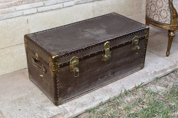 Para no ser descubierto, se escondió en un baúl en la casa de su amante y murió asfixiado | Internacionales