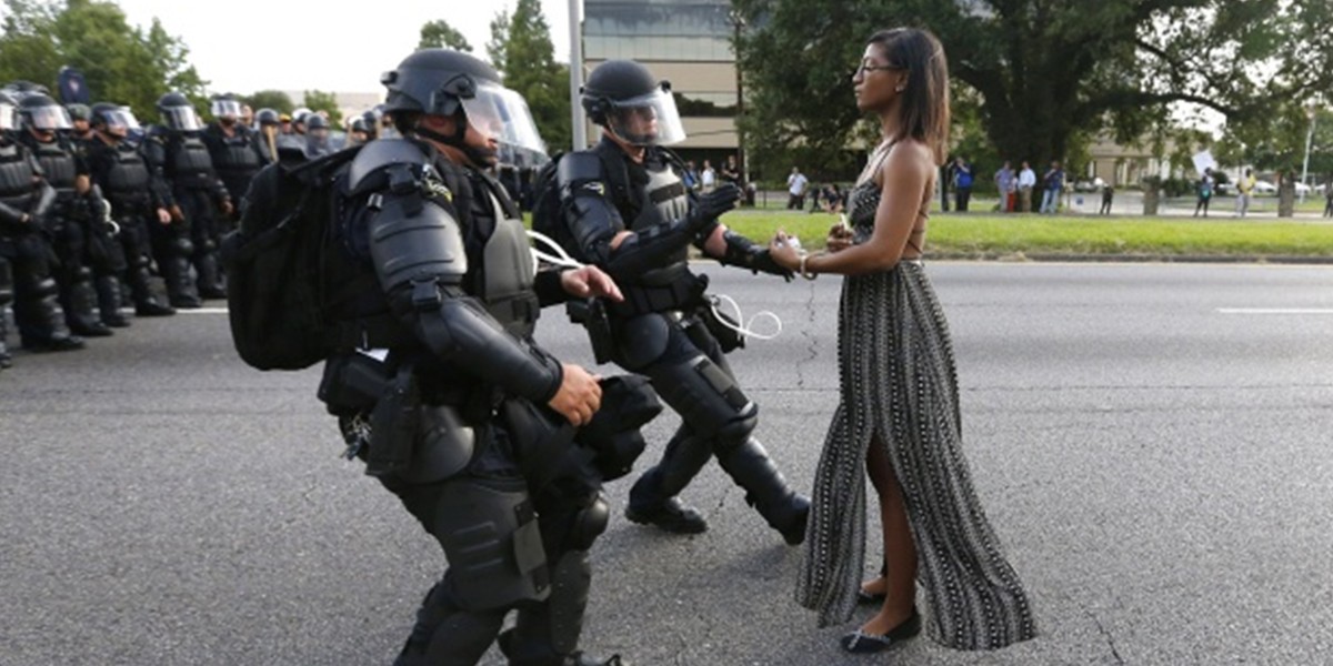 EE.UU.: ¿quién es la mujer que se volvió ícono de las protestas contra la violencia racial? | Redes