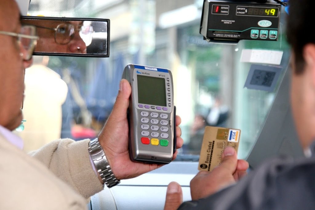 Unos 1.000 taxistas porteños podrán cobrar con tarjeta | Actualidad