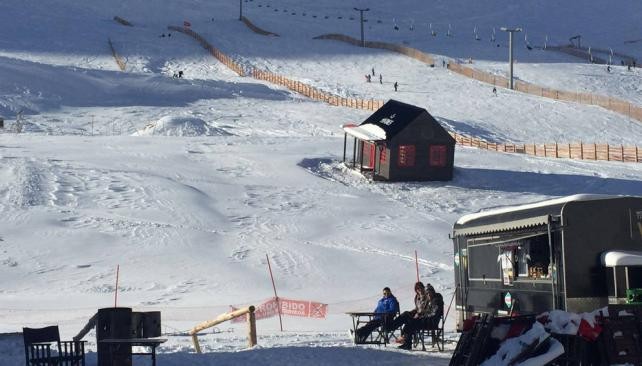 En Mendoza construyeron el primer bar a 45 grados para servir cervezas con "espuma perfecta" | Curiosidades