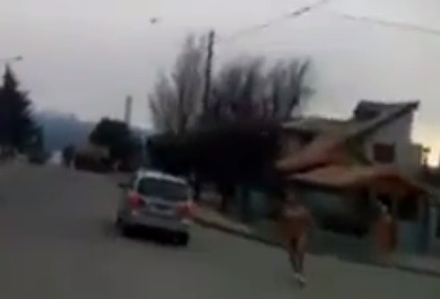 Corrió desnudo por la calle tras ser descubierto por el marido de su amante | Actualidad