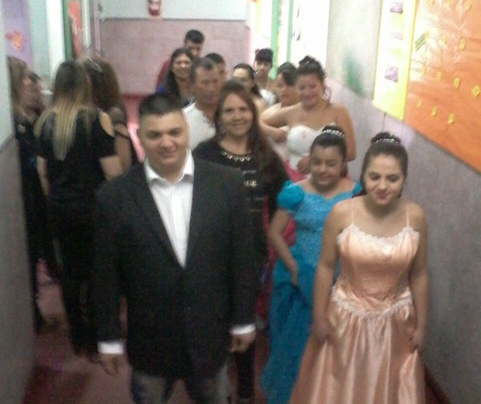 Una escuela celebra los 15 a siete chicas | Actualidad