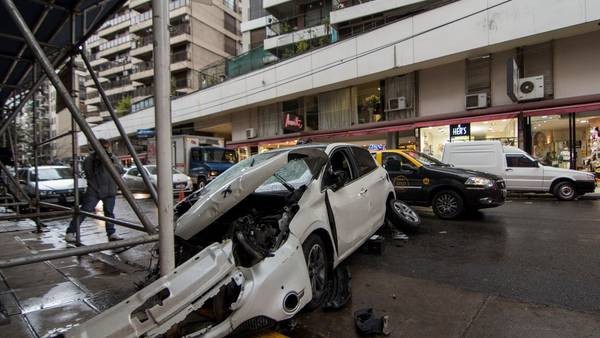 Se metió de contramano y chocó cuatro autos estacionados en Palermo | Actualidad