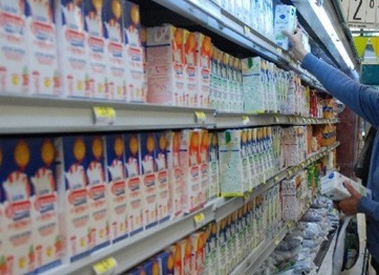 Los supermercados se defienden y aseguran que con la leche tienen "margen negativo" | Actualidad
