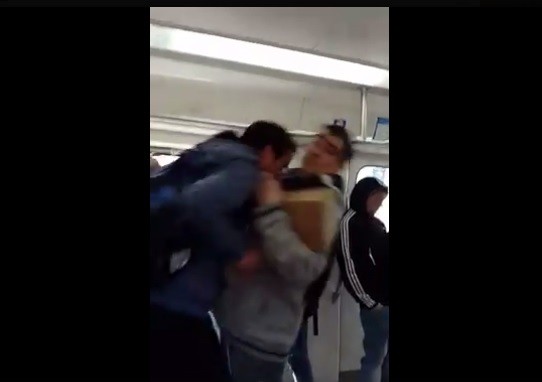 Video: vendedores ambulantes se tomaron a trompadas en el tren | Actualidad