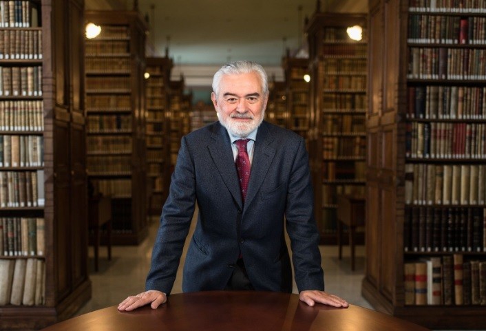 "WhatsApp no destruirá el idioma, tampoco lo hizo el telegrama", dice el director de la RAE | Tecno