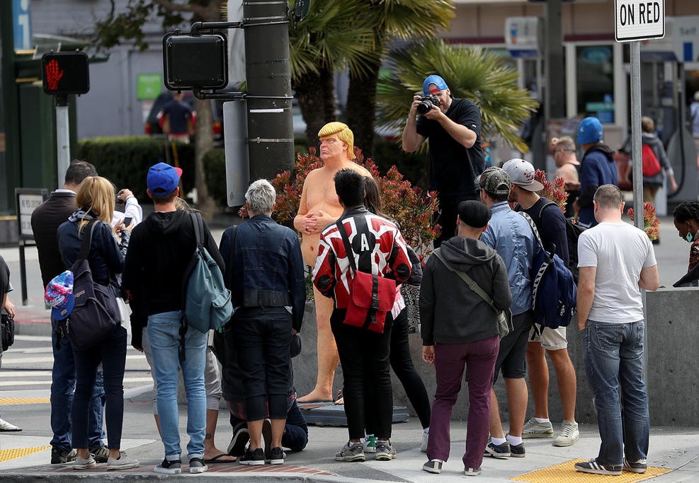 Robaron la estatua de Trump desnudo | Curiosidades