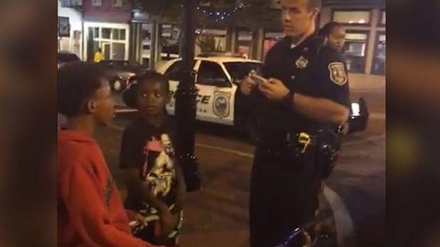 Video denuncia: escrachan a policías de Estados Unidos acosando a menores negros | Internacionales