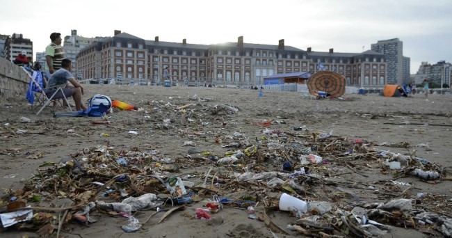 Mar del Plata: el intendente quiere meter presos a quienes arrojen basura en la vía pública | Actualidad