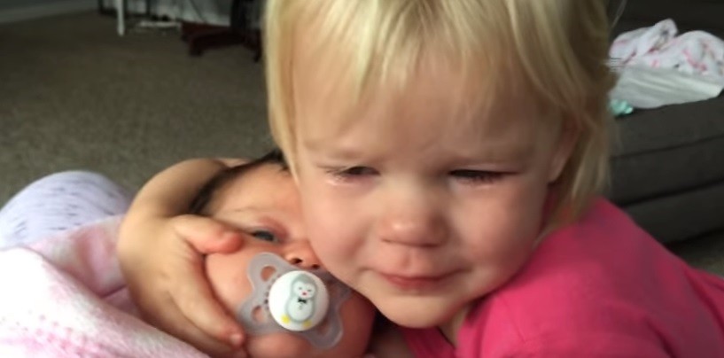 Video viral: el abrazo que logró calmar a una nena de 2 años que lloraba | Curiosidades