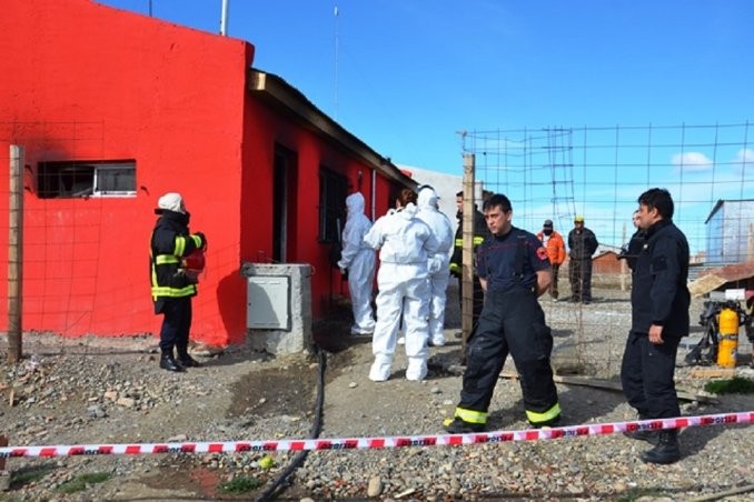 Asesinó a su pareja, quemó la casa y quiso escapar con su hija | Actualidad