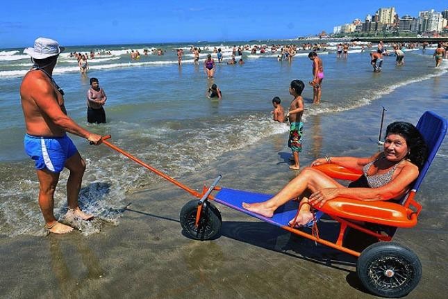 Presentaron un proyecto para que todas las playas argentinas tengan sillas anfibias | Actualidad