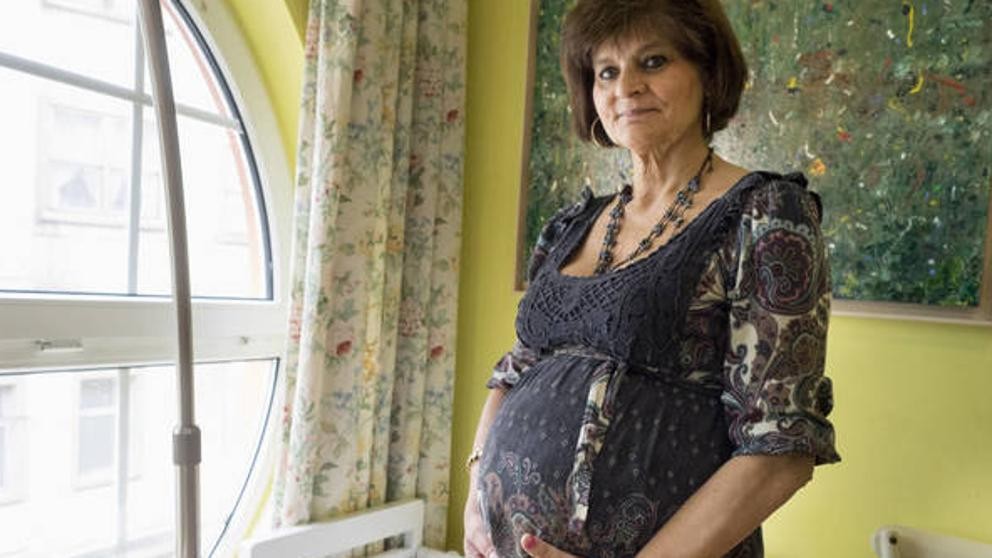 Polémica en España por la mujer que dio a luz una nena a los 62 años | Internacionales