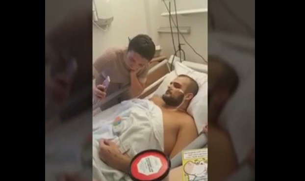 Despertó del coma y encontró una nota anunciándole que iba a ser padre | Redes