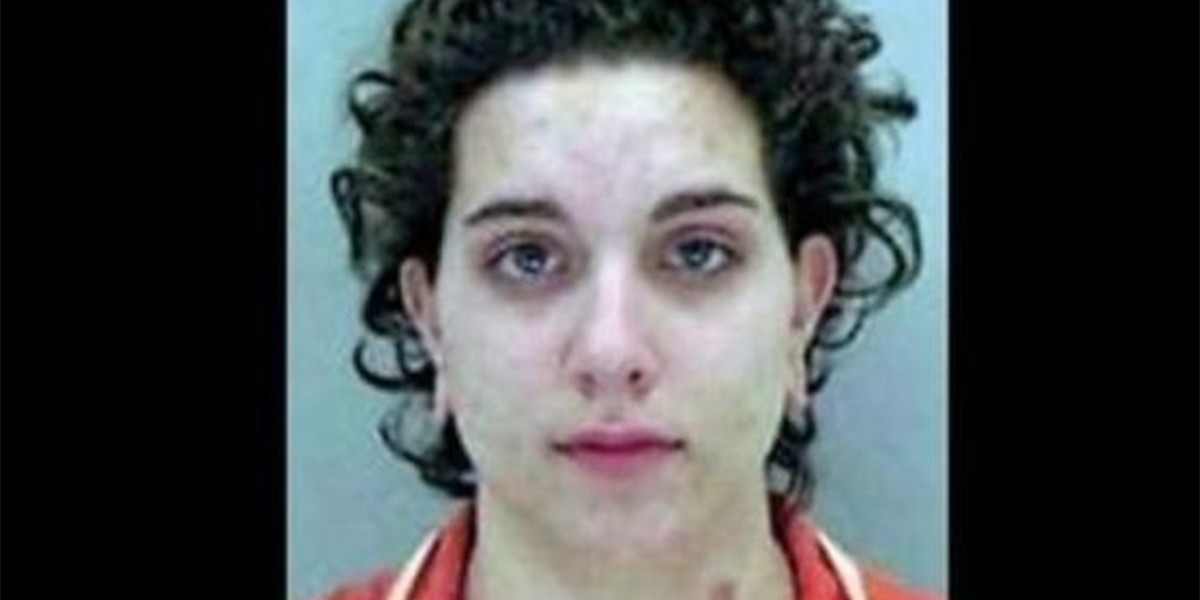 Asesinó a su padre y luego invitó a sus amigos a una fiesta con droga, sexo y alcohol | Internacionales