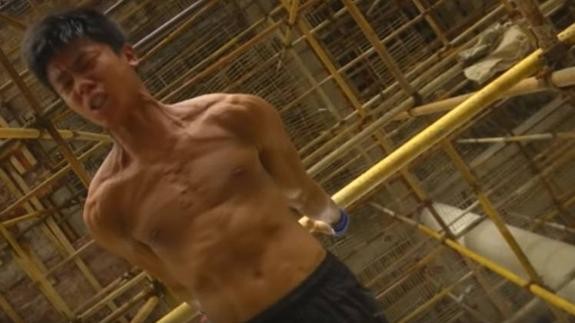 El albañil chino que usa su trabajo en las obras y las transforma en gimnasios | Curiosidades