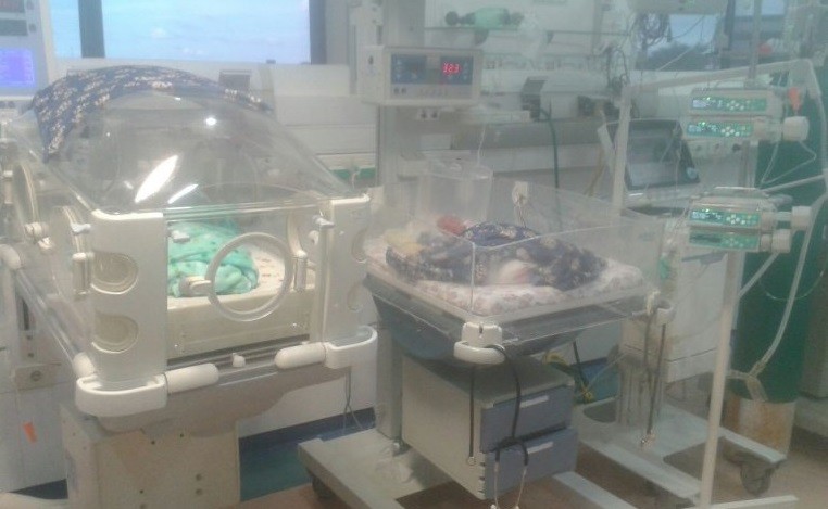 Imputaron a los padres de un bebé que fue internado tras un parto "naturista" | Actualidad