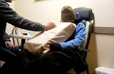 Video impactante: Enfermo terminal toma una pócima y muere adelante de su familia | Curiosidades