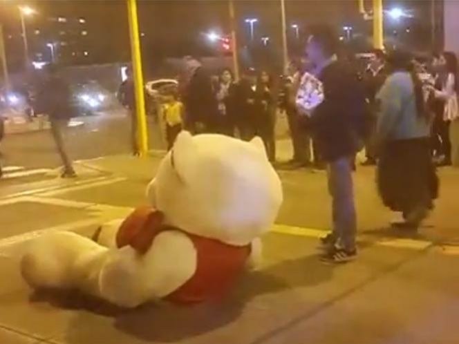 Video viral: esperaba a la novia con un peluche gigante y lo dejaron plantado | Redes