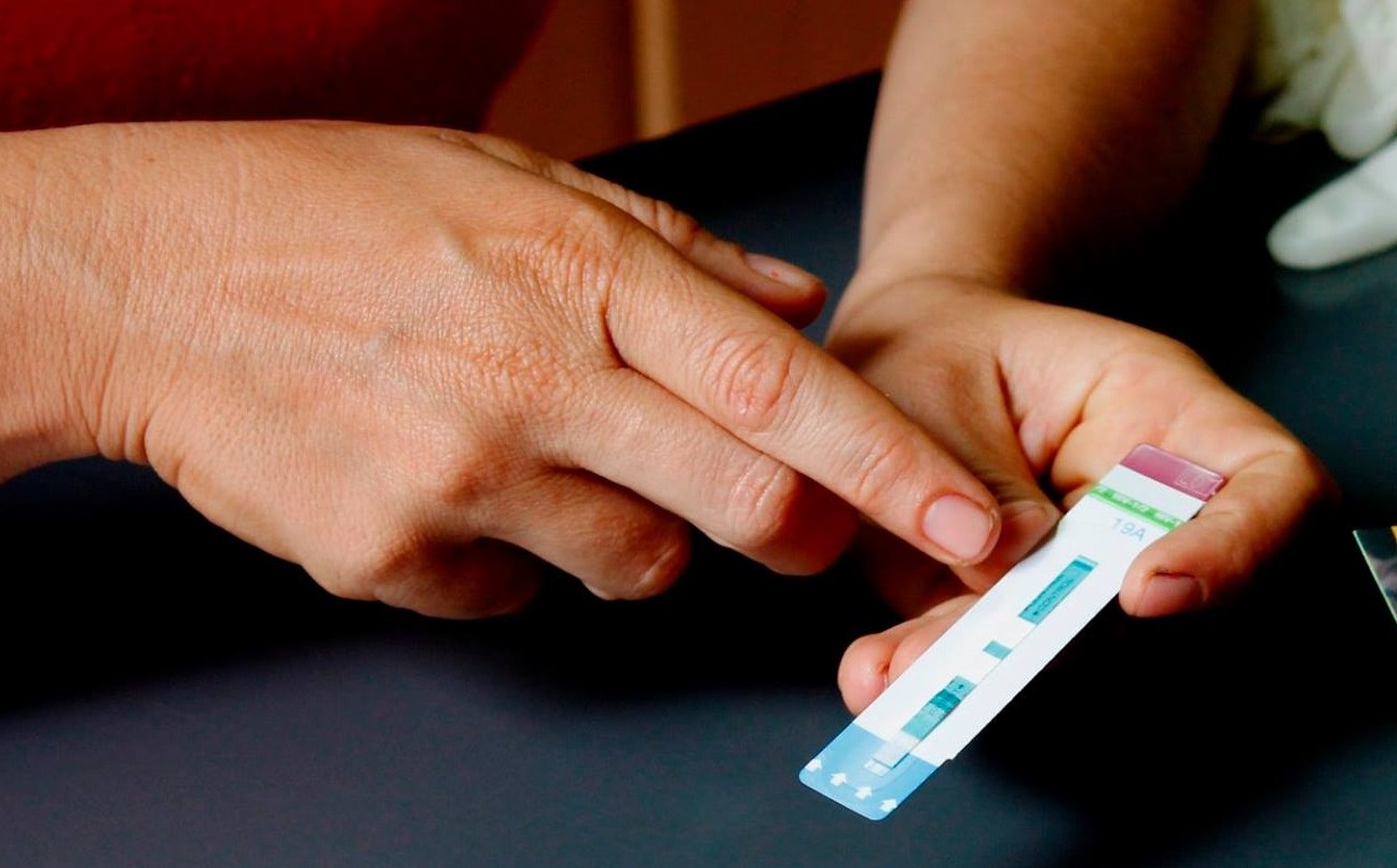 Polémica: venden test rápido de VIH en máquinas expendedoras de una universidad china | Internacionales