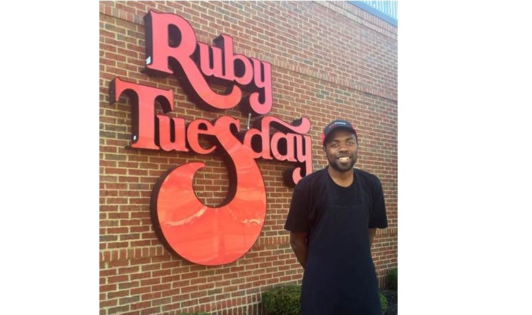La historia del cocinero que camina 10 horas por día para ir a trabajar | Curiosidades