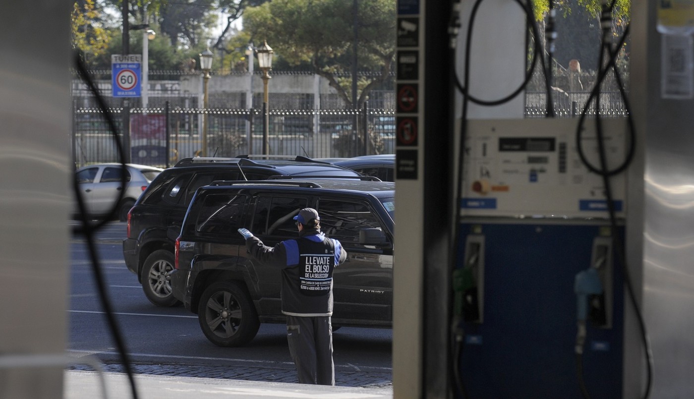 Empresarios presionan al Gobierno por un nuevo aumento de 7% en las naftas | Política