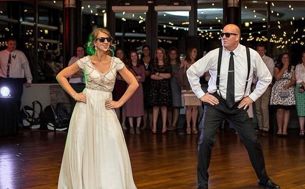 El divertido baile de boda que revoluciona las redes | Redes