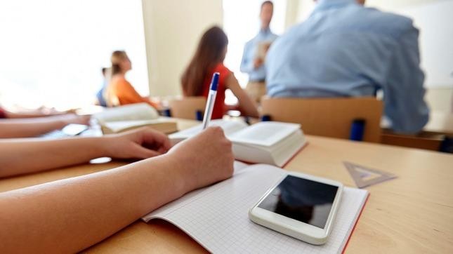 Oficializan la autorización para el uso de celulares y tablets en las aulas bonaerenses | Actualidad