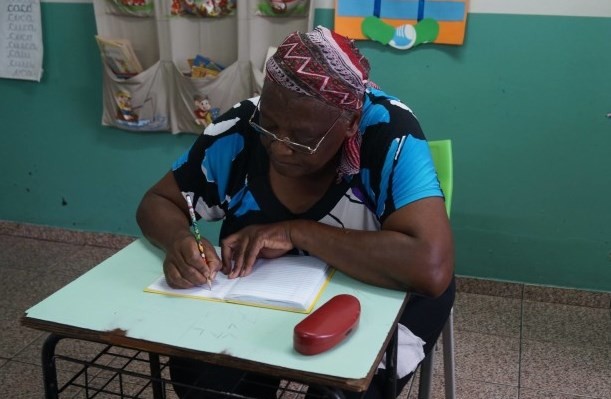 No la dejaron estudiar de chica y aprendió a leer a los 65 años | Redes