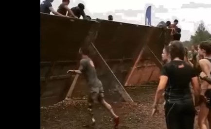 Video: el hombre que trepa una pared pese a que le falta un brazo y una pierna | Curiosidades