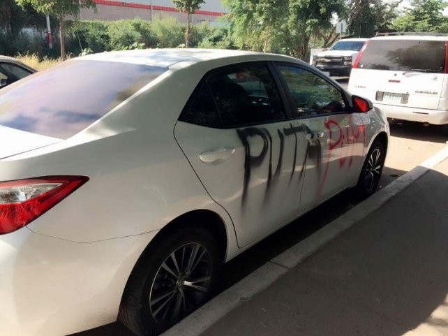 Escrache a la amante: le pintaron el auto por salir con un hombre casado | Curiosidades