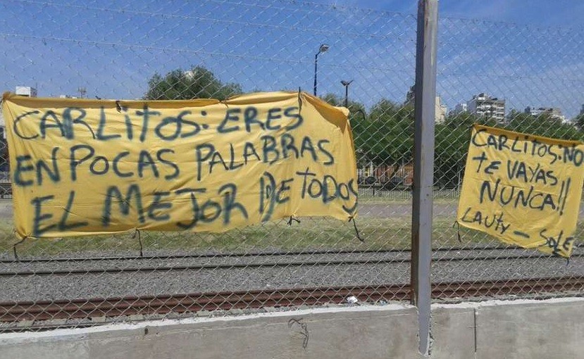 Banderas de hinchas de Boca para Tevez: "Carlitos, no te vayas nunca" | Deportes