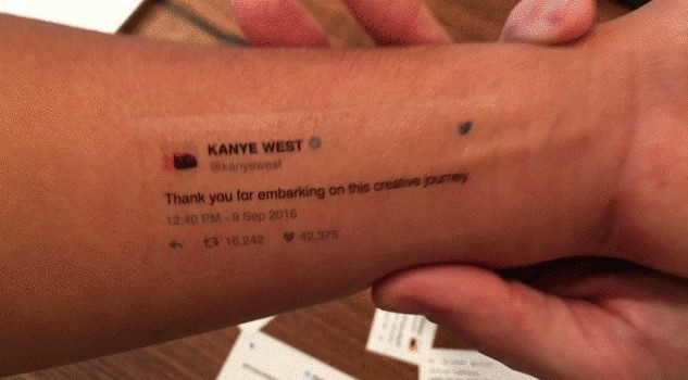 La nueva moda de tatuarse los mensajes de Twitter de famosos | Curiosidades