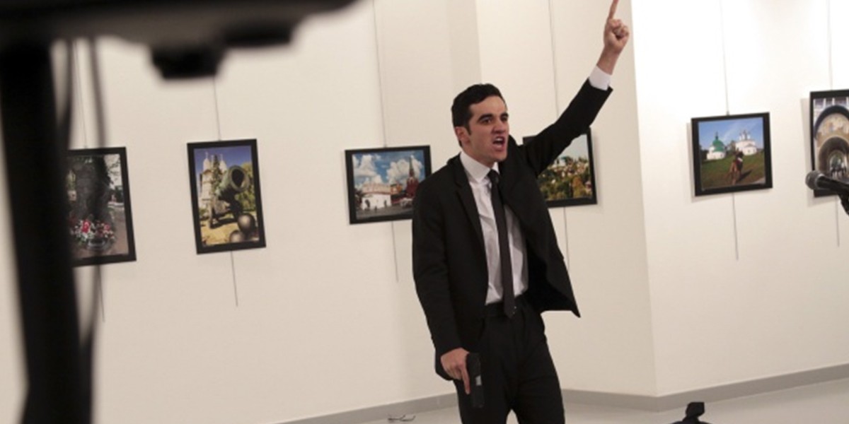 El escalofriante relato del fotógrafo que capturó el asesinato del embajador ruso | Internacionales