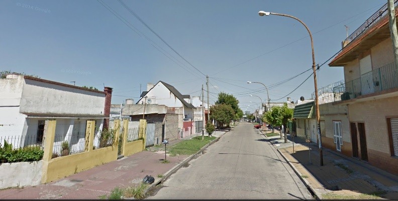 Mataron una joven en Lanús y los vecinos apedrearon la casa del sospechoso | Actualidad