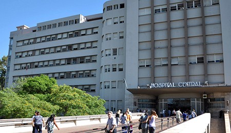 Sorprendió a su mujer en el baño con el novio de su hijastra y la empaló | Actualidad