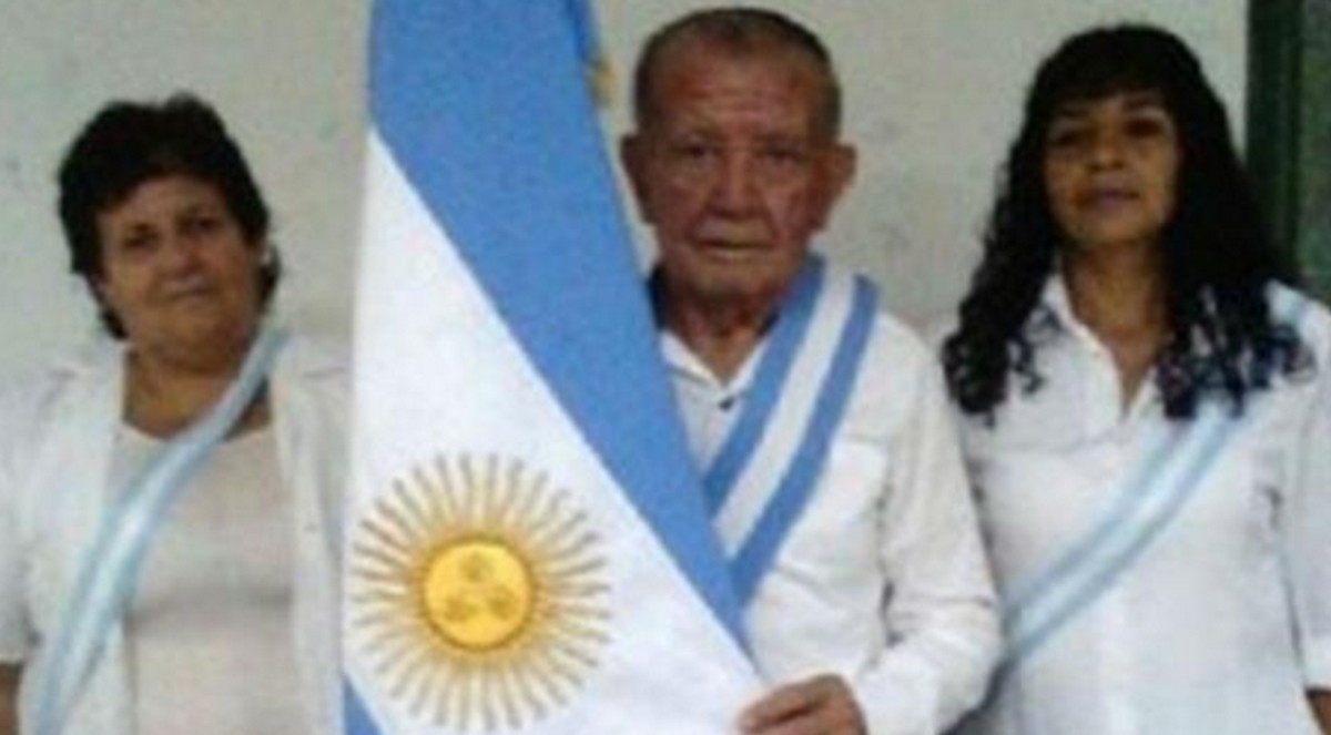 Tiene 80 años y terminó el secundario como abanderado | Actualidad