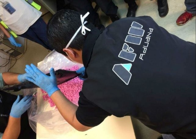 Detienen en Córdoba a un dominicano que intentaba ingresar al país con 27 mil pastillas de éxtasis | Actualidad