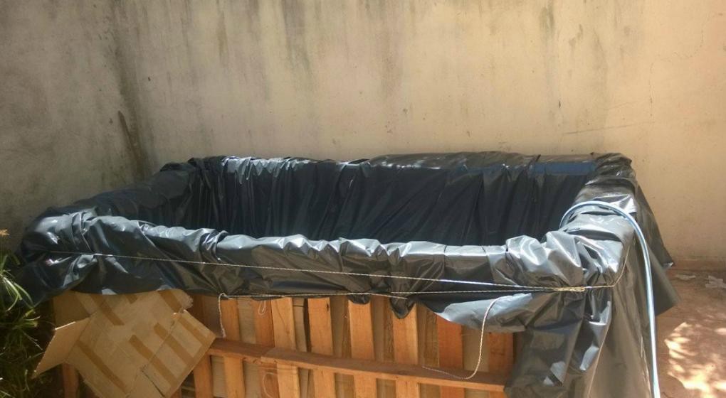 Familia cordobesa no soportó más el calor y armó una pileta con pallets por 150 pesos | Curiosidades