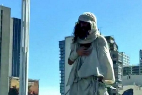 Misterio viral: ¿filmaron a Jesús caminando por la General Paz? | Curiosidades