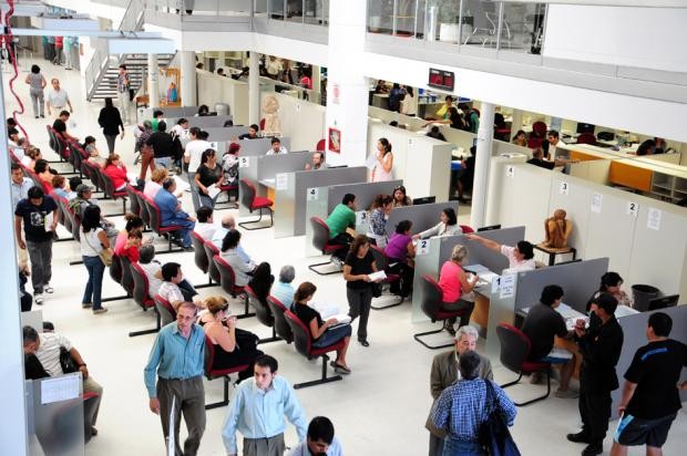 Consultora estimó que las 24 provincias tienen un exceso de empleados públicos del 34% | Política