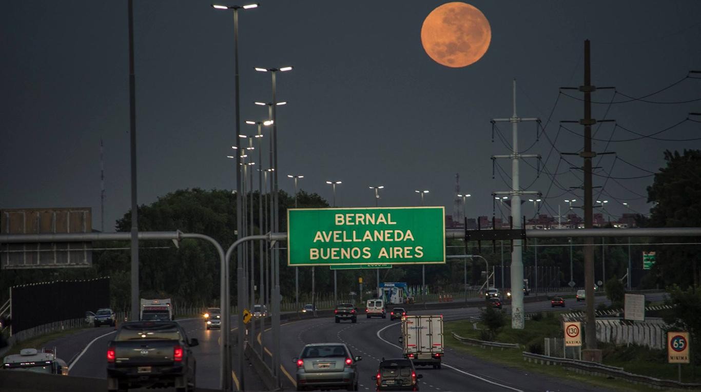 La espectacular Luna que sorprendió al sur del conurbano bonaerense | Actualidad