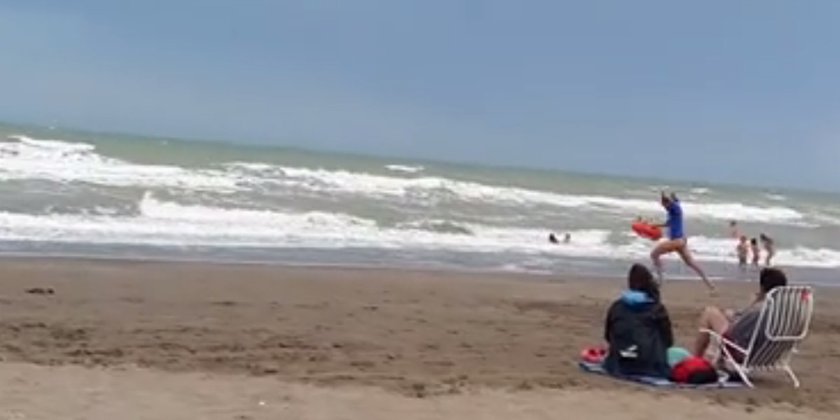 Emotivo rescate en la playa de Monte Hermoso | Actualidad