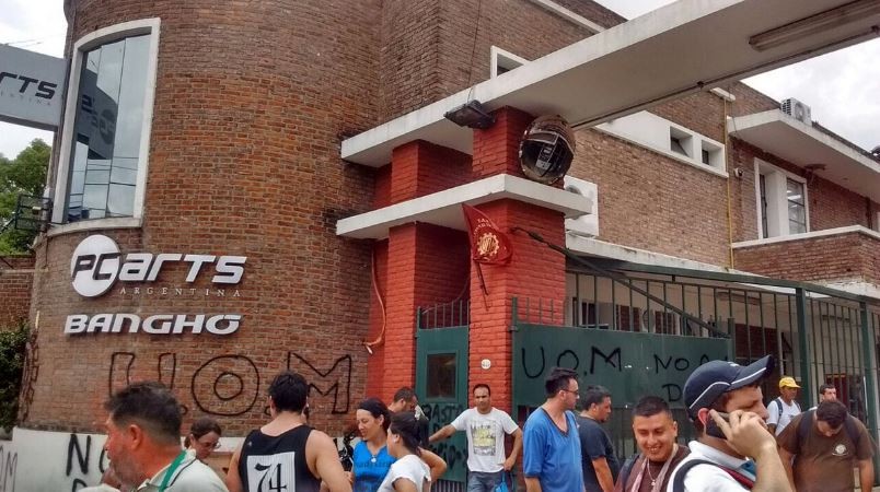Trabajadores de Banghó tomaron una planta en Vicente López por los despidos | Actualidad