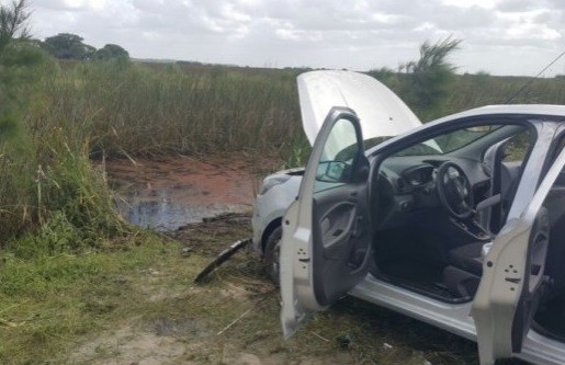 Terminaron en un zanjón por seguir las indicaciones del GPS: los rescató la policía | Actualidad