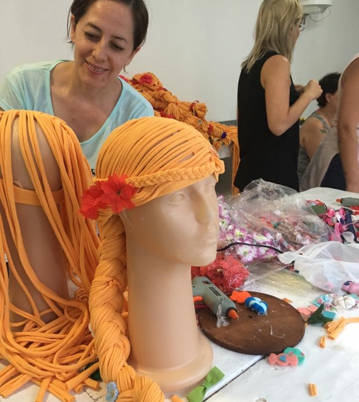 Crean pelucas de tela para chicos con cáncer | Actualidad