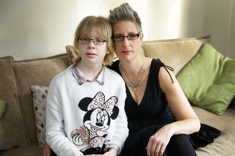 Esta mamá tiene sólo seis meses de vida y los dedica a buscar familia para su hija discapacitada | Internacionales