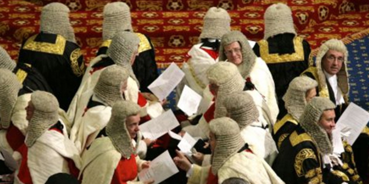 La Cámara de los Comunes abandona sus tradicionales pelucas blancas | Curiosidades