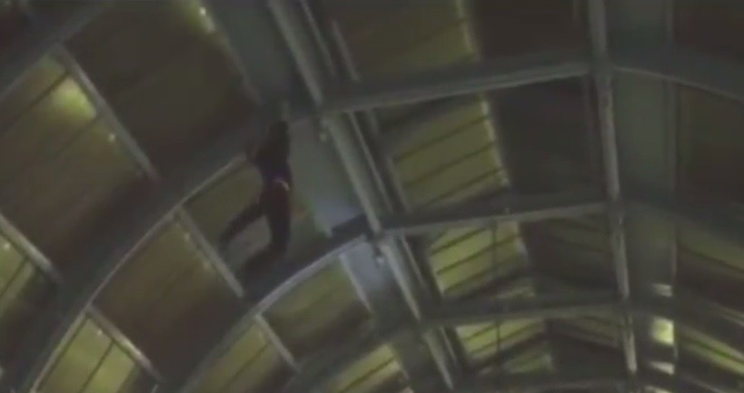 La dramática caída de un mago borracho desde 8 metros de altura | Internacionales