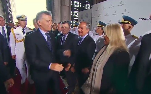 Carrió pidió a los docentes "que ayuden" en la Provincia y justificó los descuentos por paro | Política